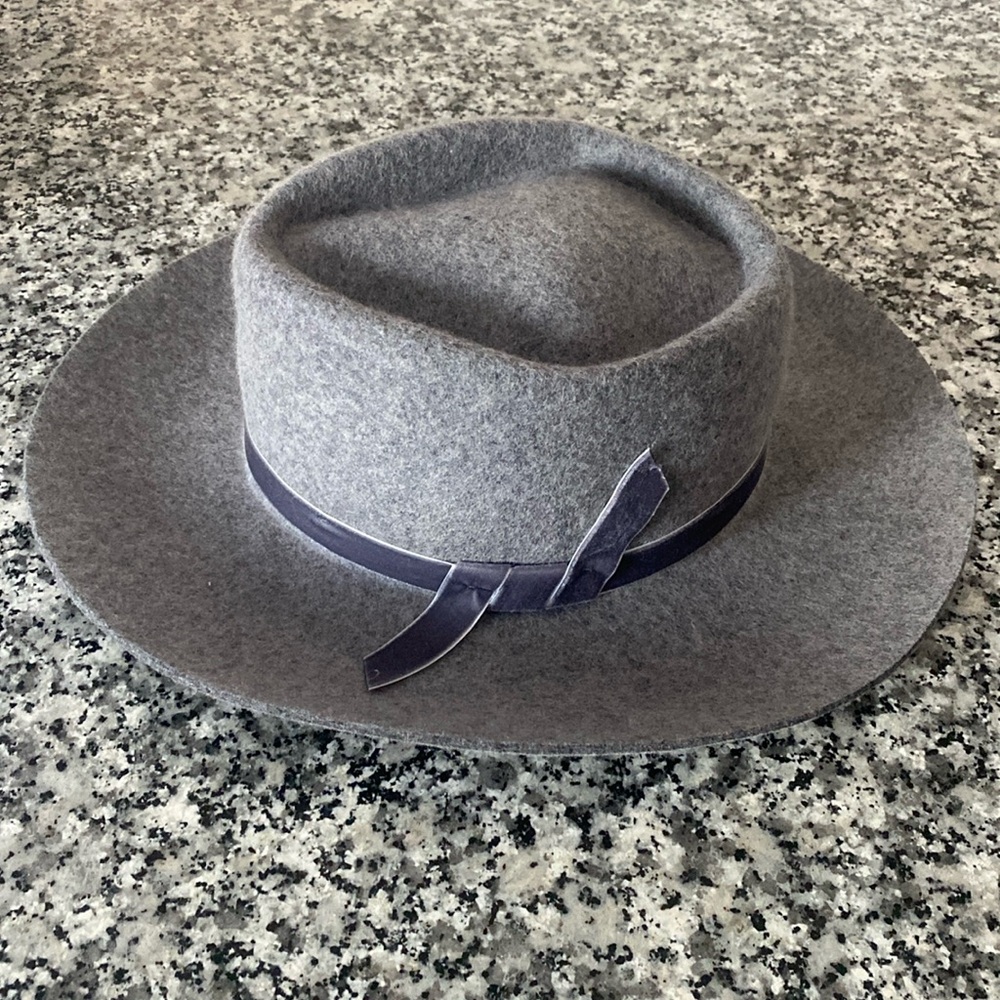 GAP velvet band fedora hat